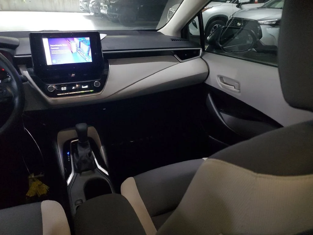 2025 Toyota Corolla LE photo 16