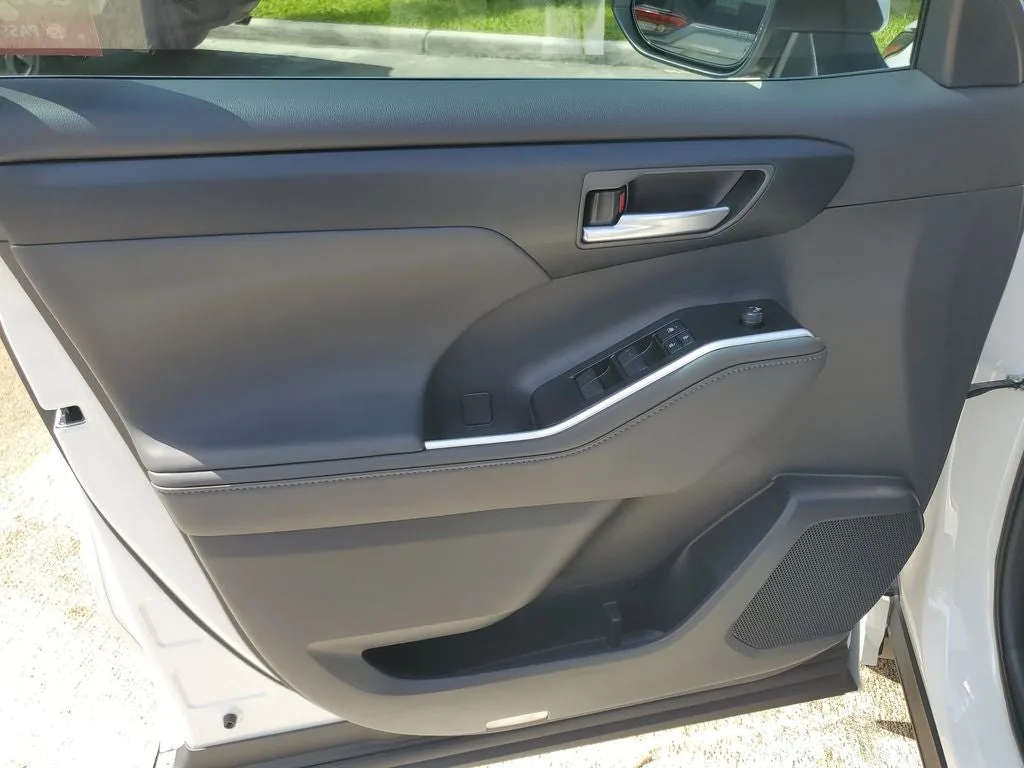2026 Toyota Highlander Hybrid XLE photo 21