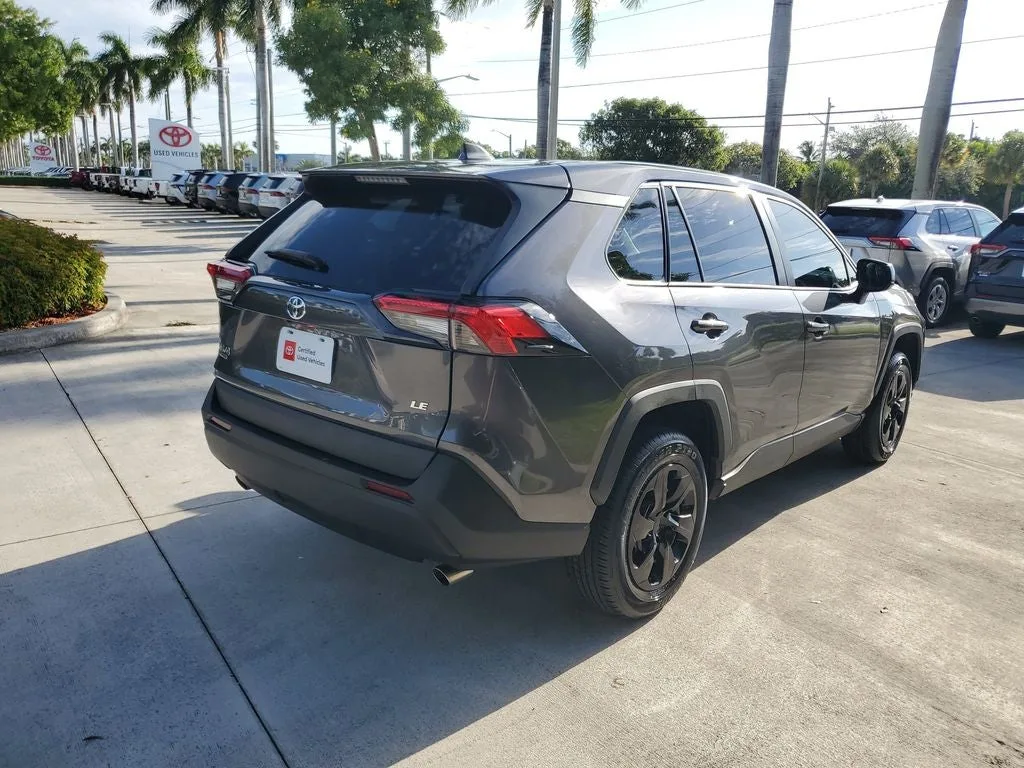 2024 Toyota RAV4 LE photo 4