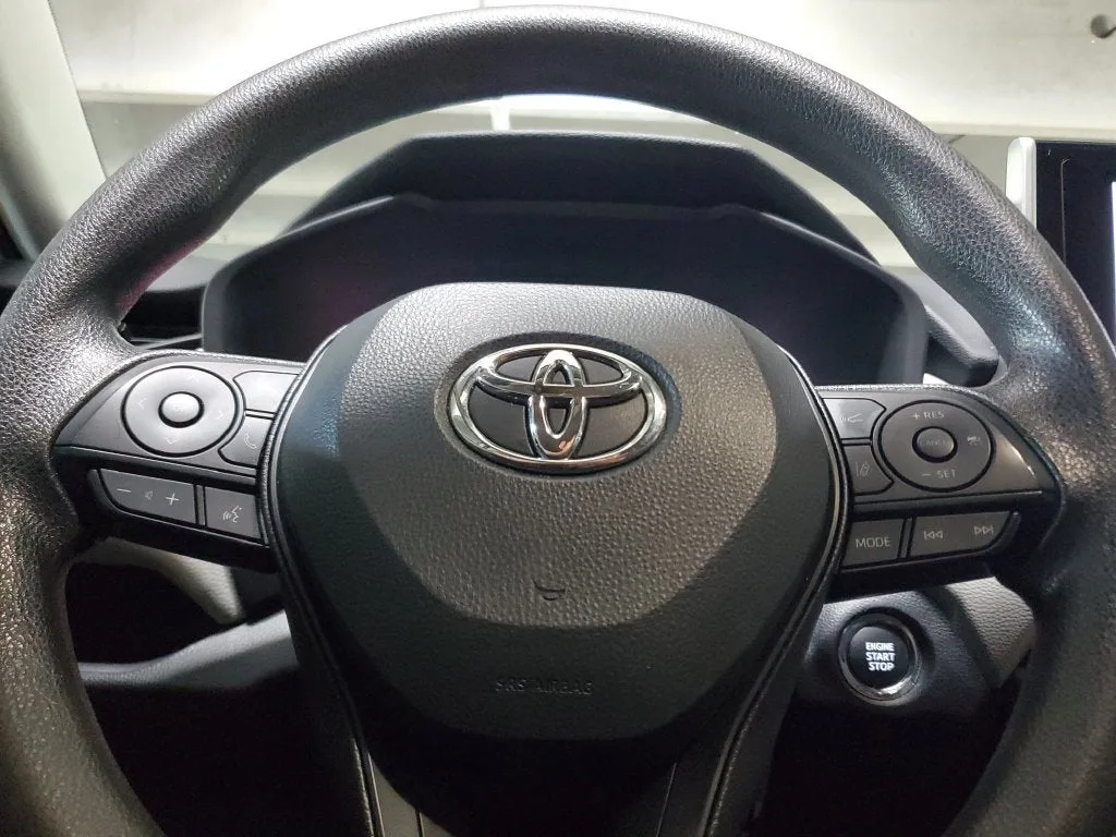 2025 Toyota RAV4 XLE photo 22