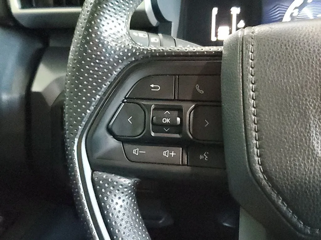2025 Toyota Tacoma SR5 photo 22