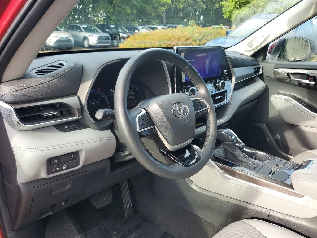 2023 Toyota Highlander Limited photo 23