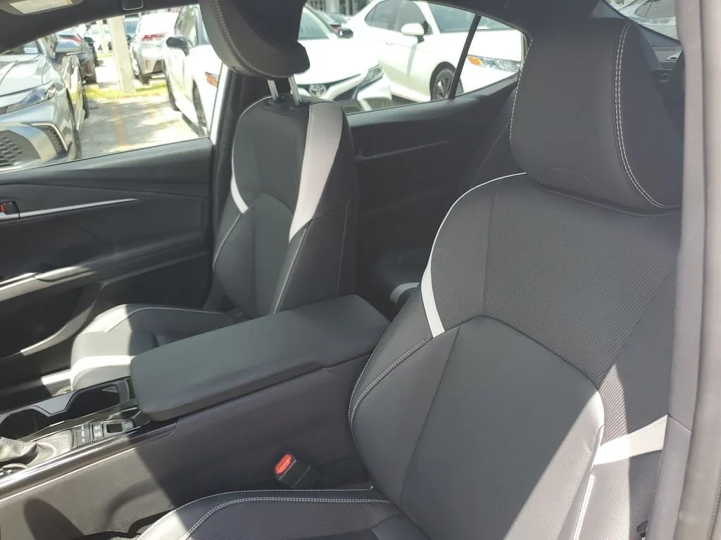 2025 Toyota Camry SE photo 19