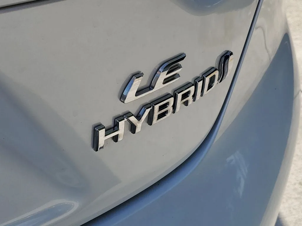 2024 Toyota Corolla Hybrid LE photo 8