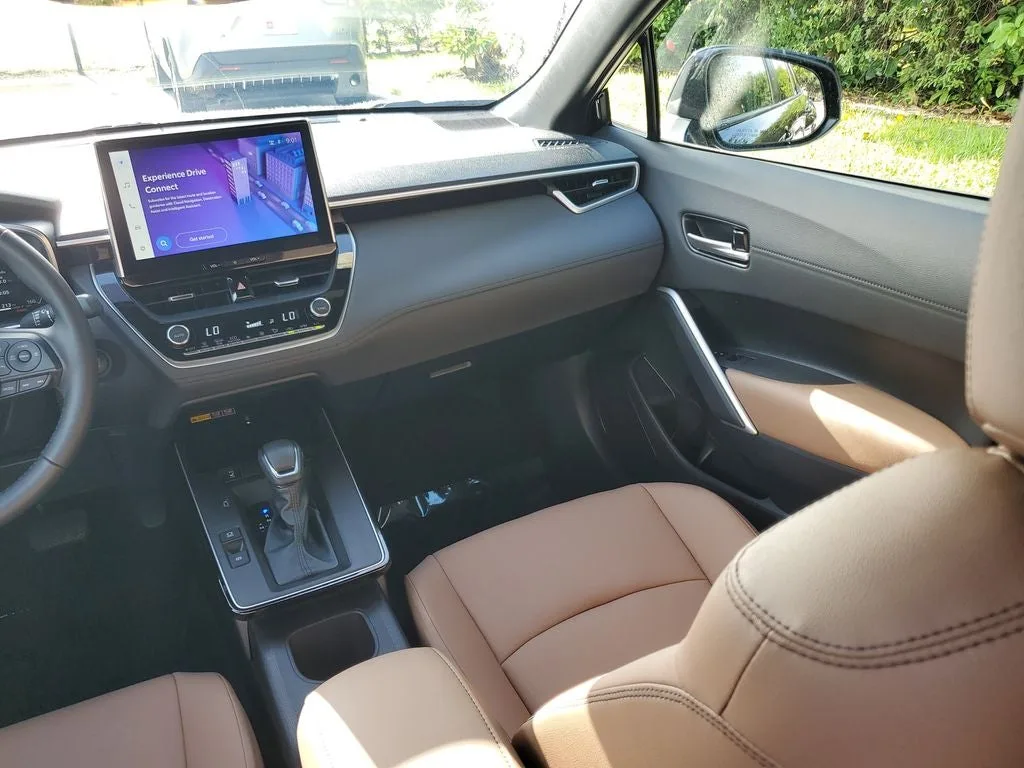 2026 Toyota Corolla Cross XLE photo 18
