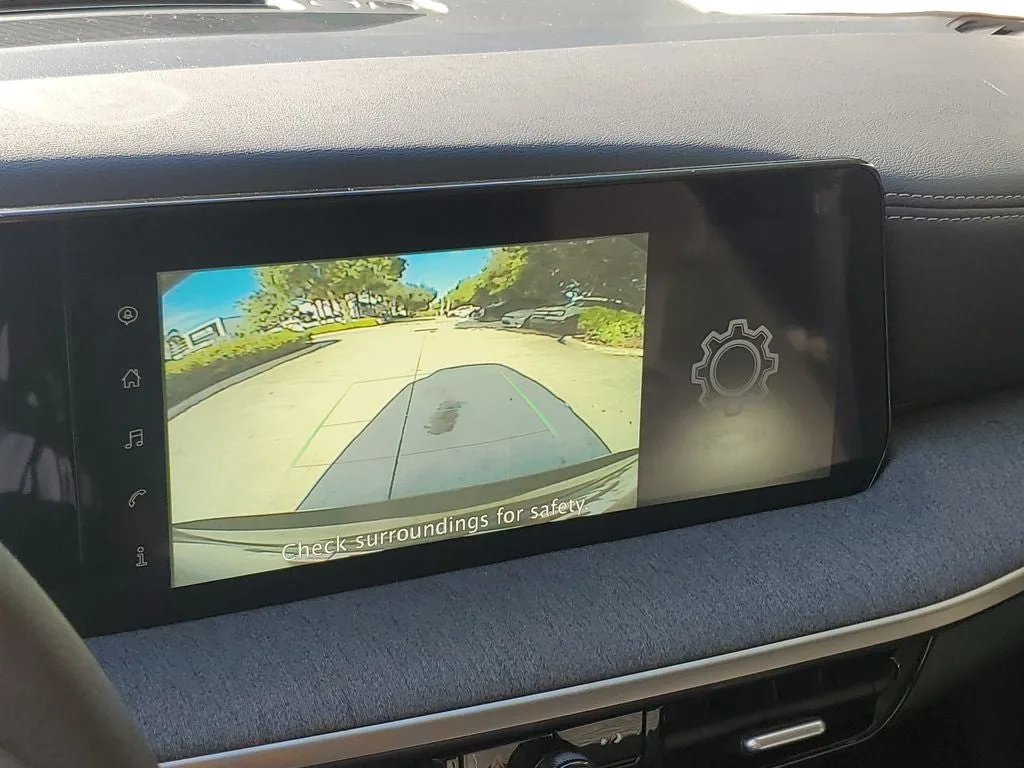 2025 Nissan Kicks SV photo 25
