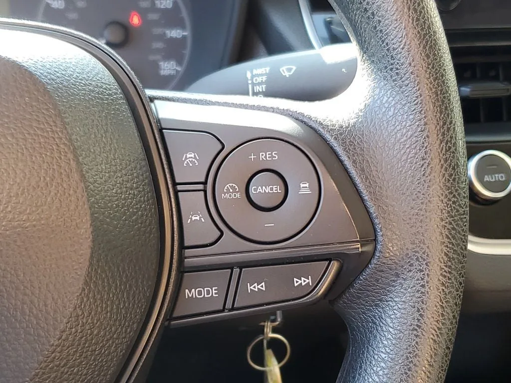 2025 Toyota Corolla LE photo 23