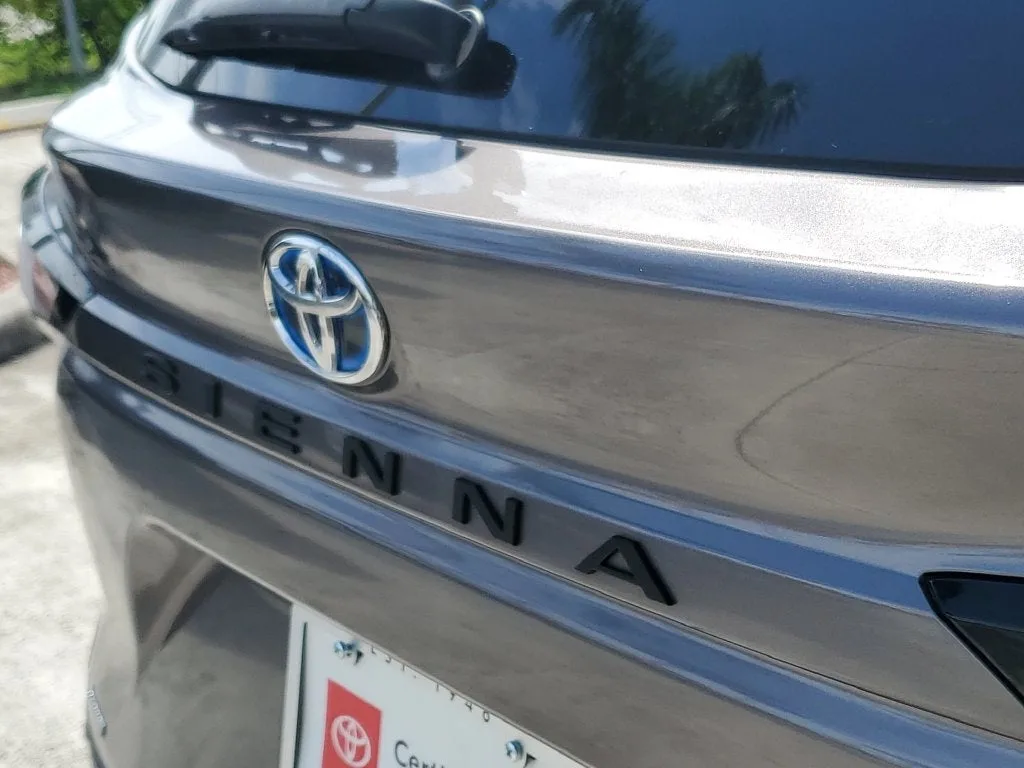 2024 Toyota Sienna XLE 8 Passenger photo 9