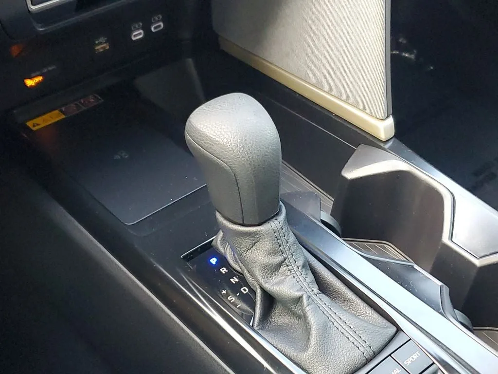 2025 Toyota Camry LE photo 28