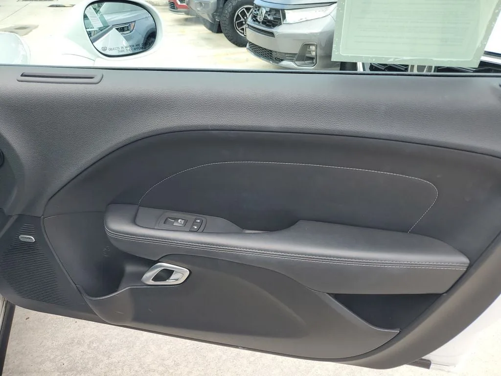 2019 Dodge Challenger SXT photo 10