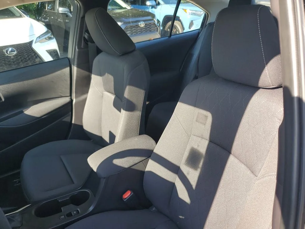 2025 Toyota Corolla LE photo 18