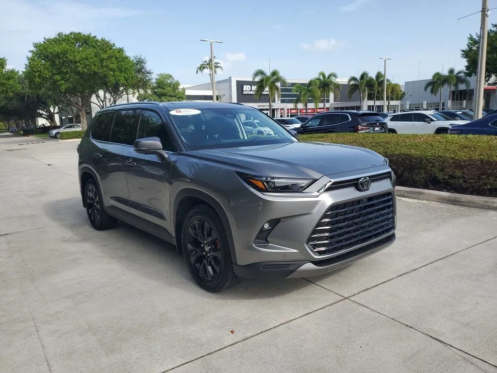 2026 Toyota Grand Highlander Limited photo 3