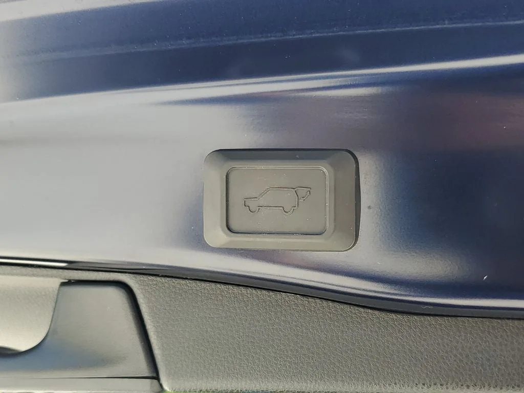 2024 Toyota RAV4 XLE photo 11