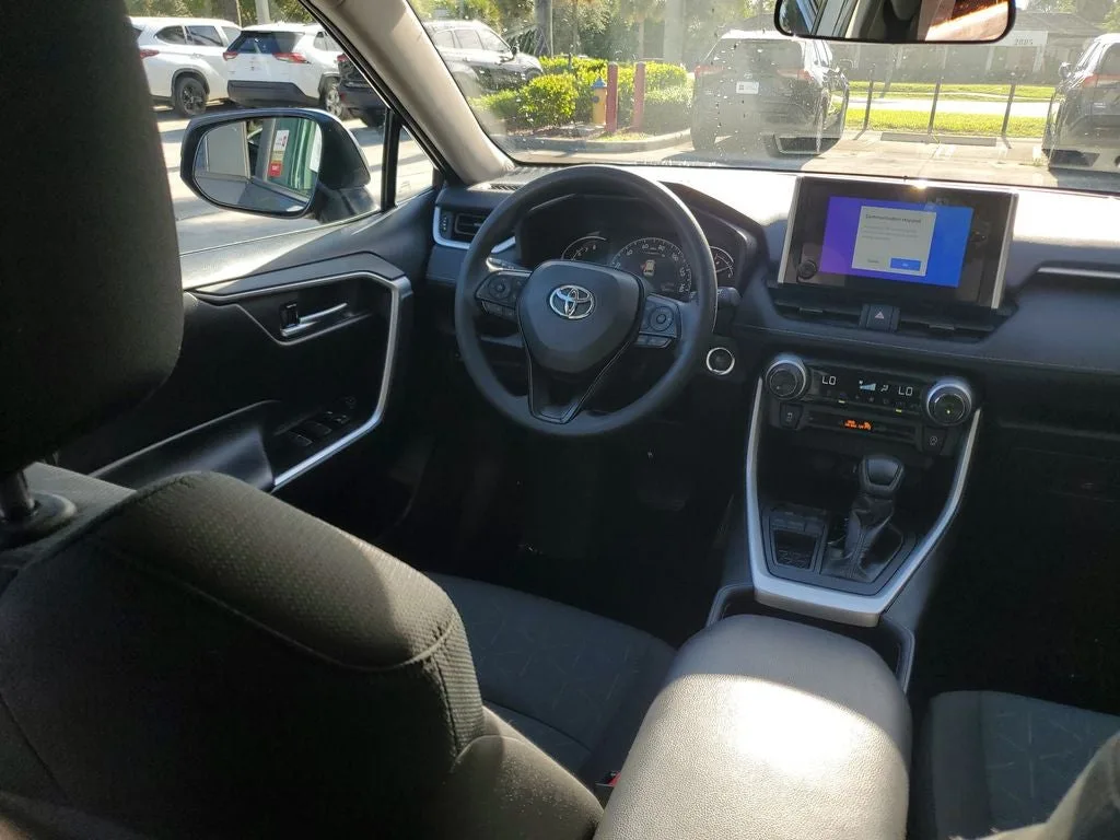 2025 Toyota RAV4 XLE photo 14