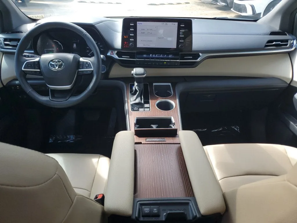 2024 Toyota Sienna XLE 8 Passenger photo 17