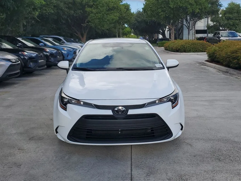 2024 Toyota Corolla LE photo 2