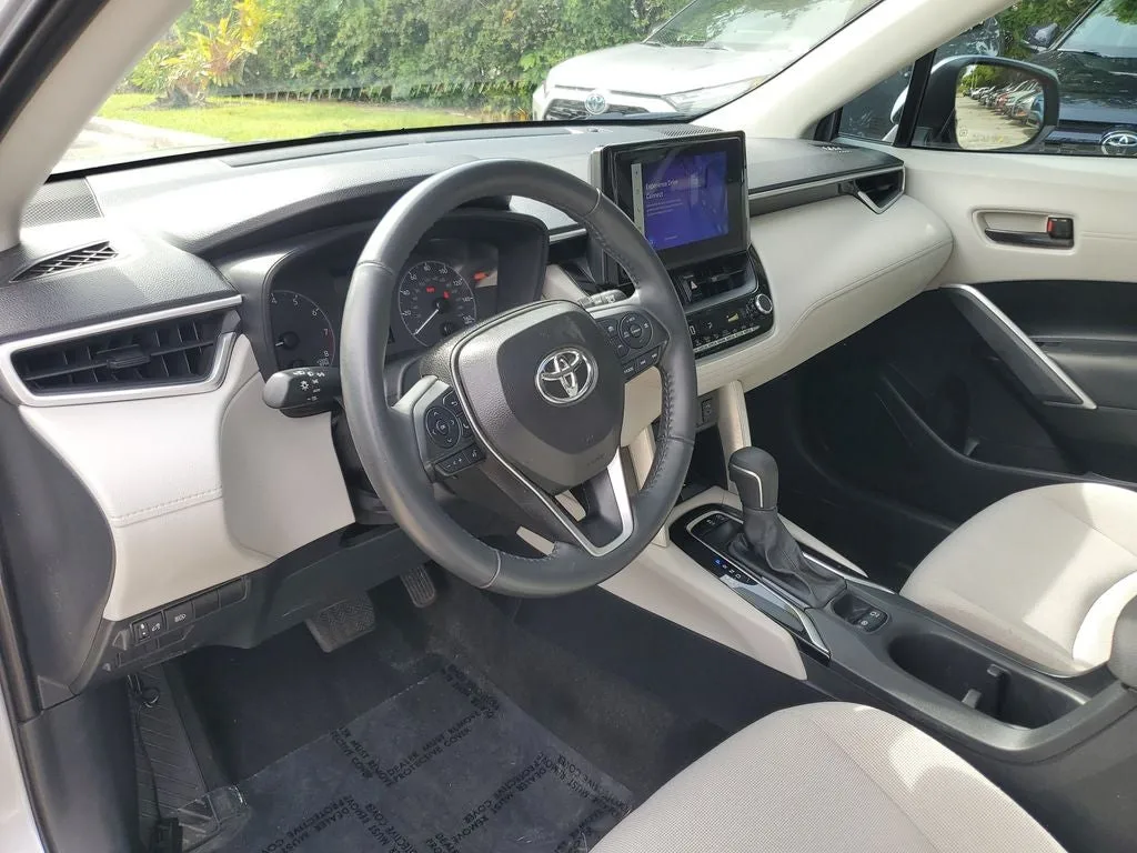 2024 Toyota Corolla Cross LE photo 22