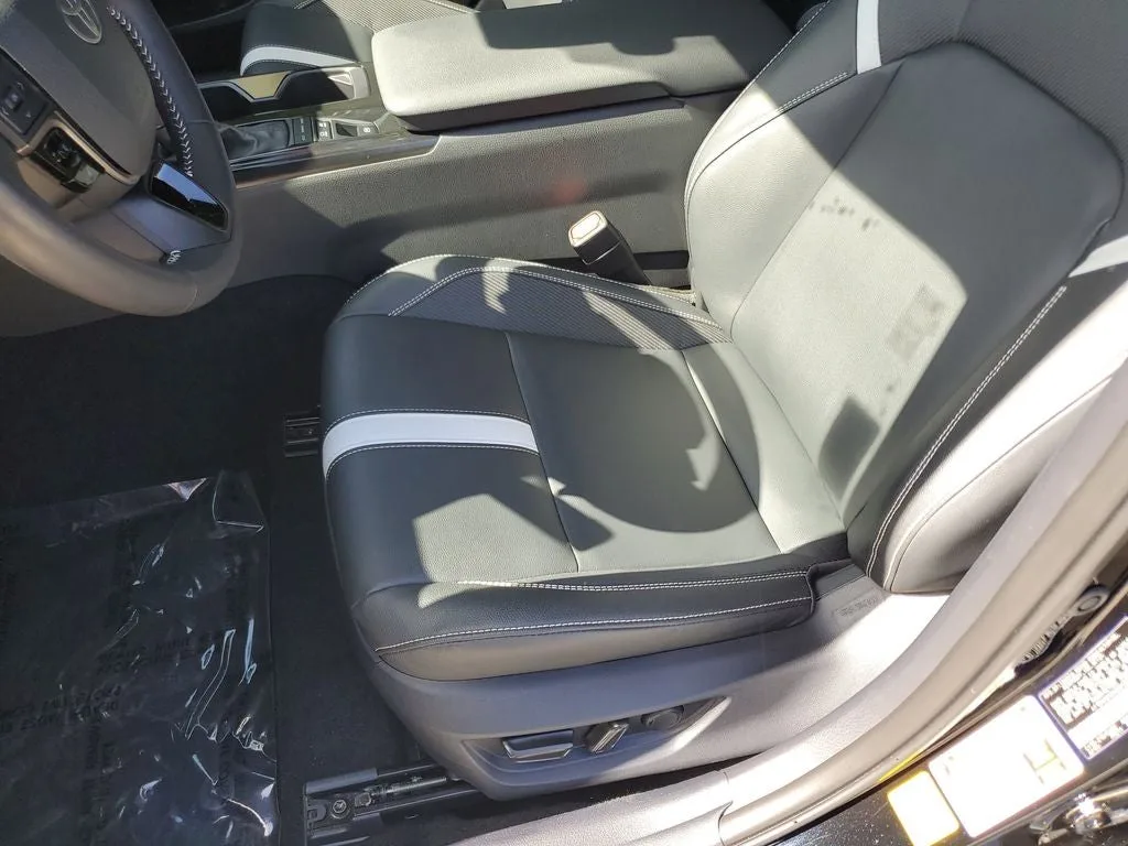 2025 Toyota Camry SE photo 18