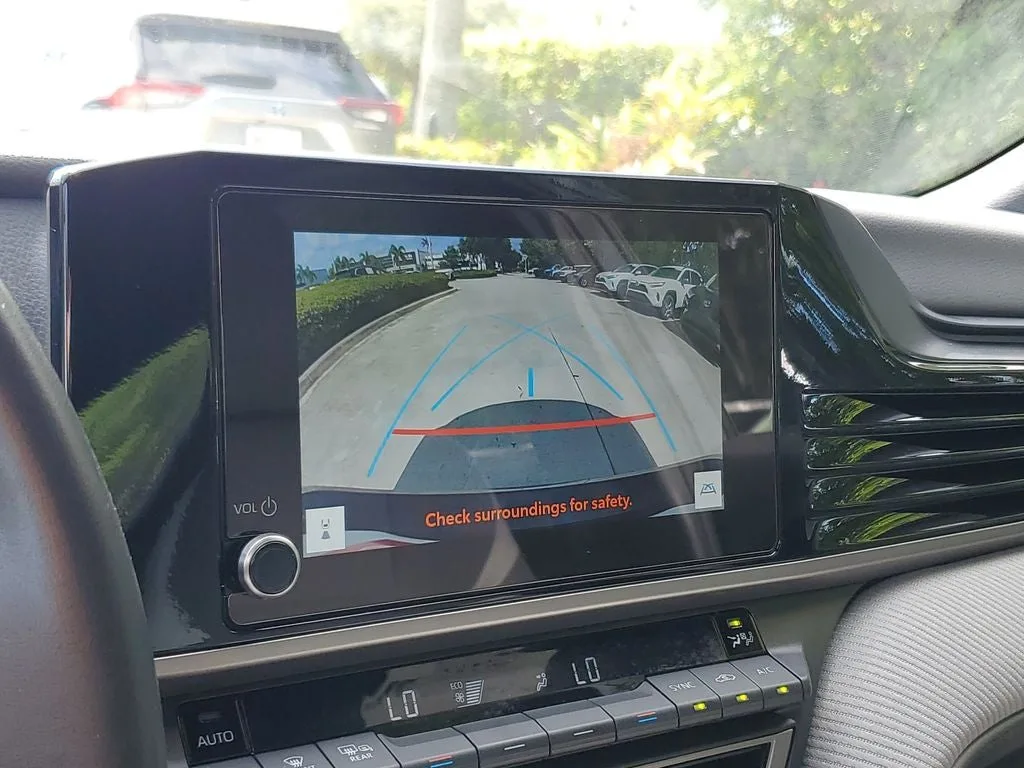 2025 Toyota Camry SE photo 27