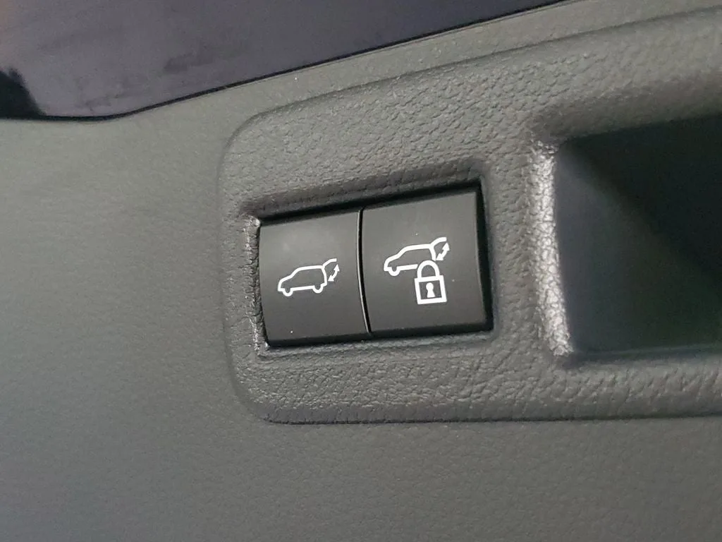 2023 Toyota Venza XLE photo 10