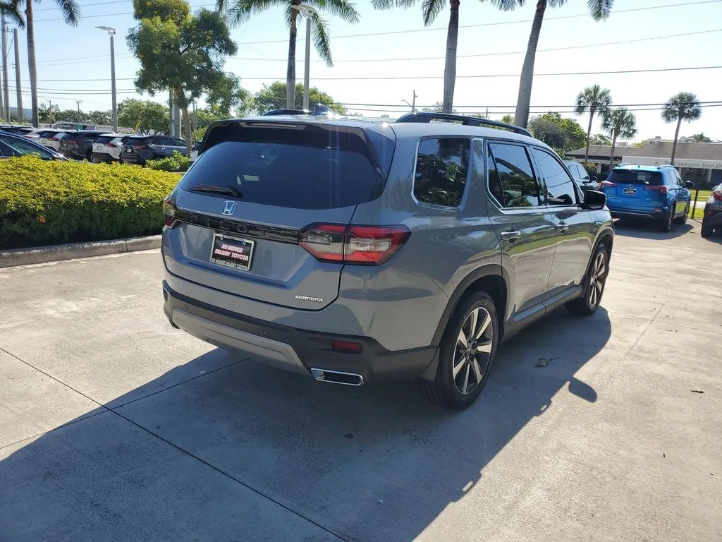 2025 Honda Pilot Touring photo 4