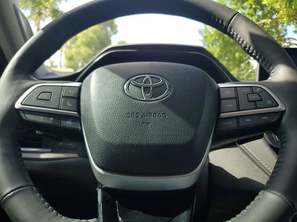2024 Toyota Grand Highlander Platinum photo 25