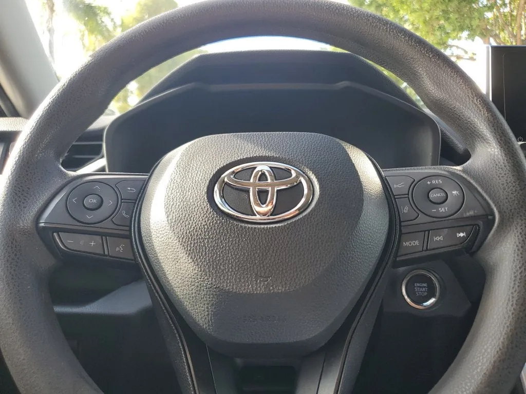 2023 Toyota RAV4 XLE photo 21