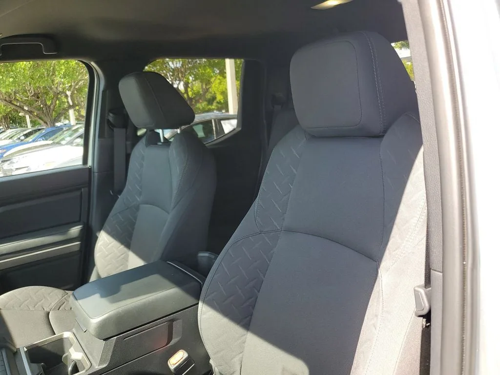 2025 Toyota Tacoma SR5 photo 18