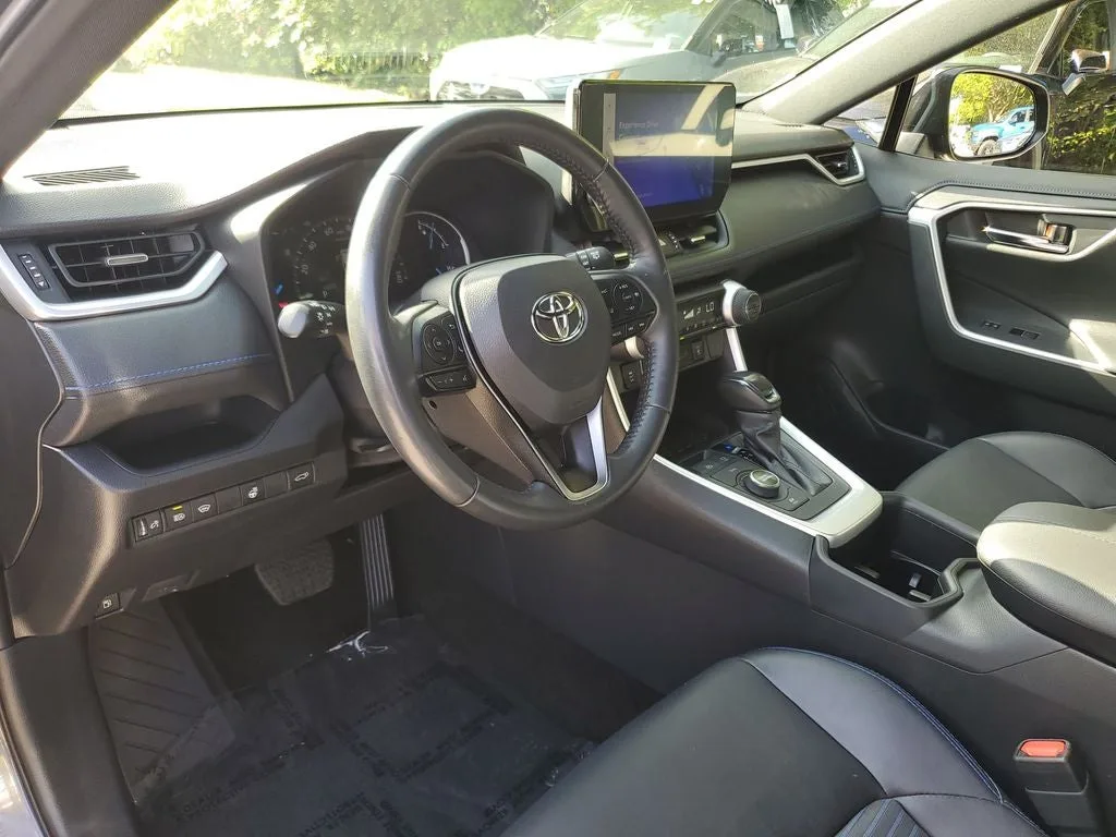 2023 Toyota RAV4 Hybrid XSE photo 23