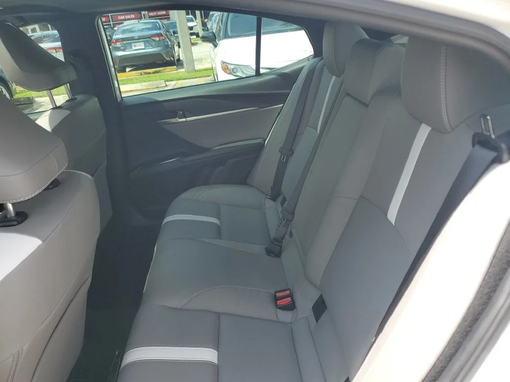 2025 Toyota Camry SE photo 11