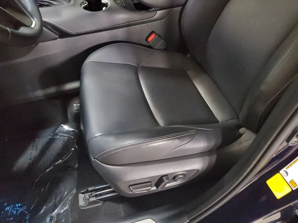 2023 Toyota Venza XLE photo 21