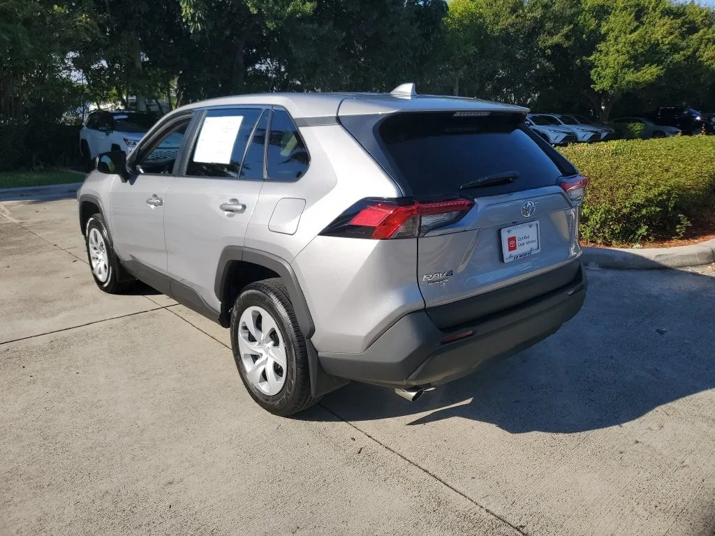 2024 Toyota RAV4 LE photo 6