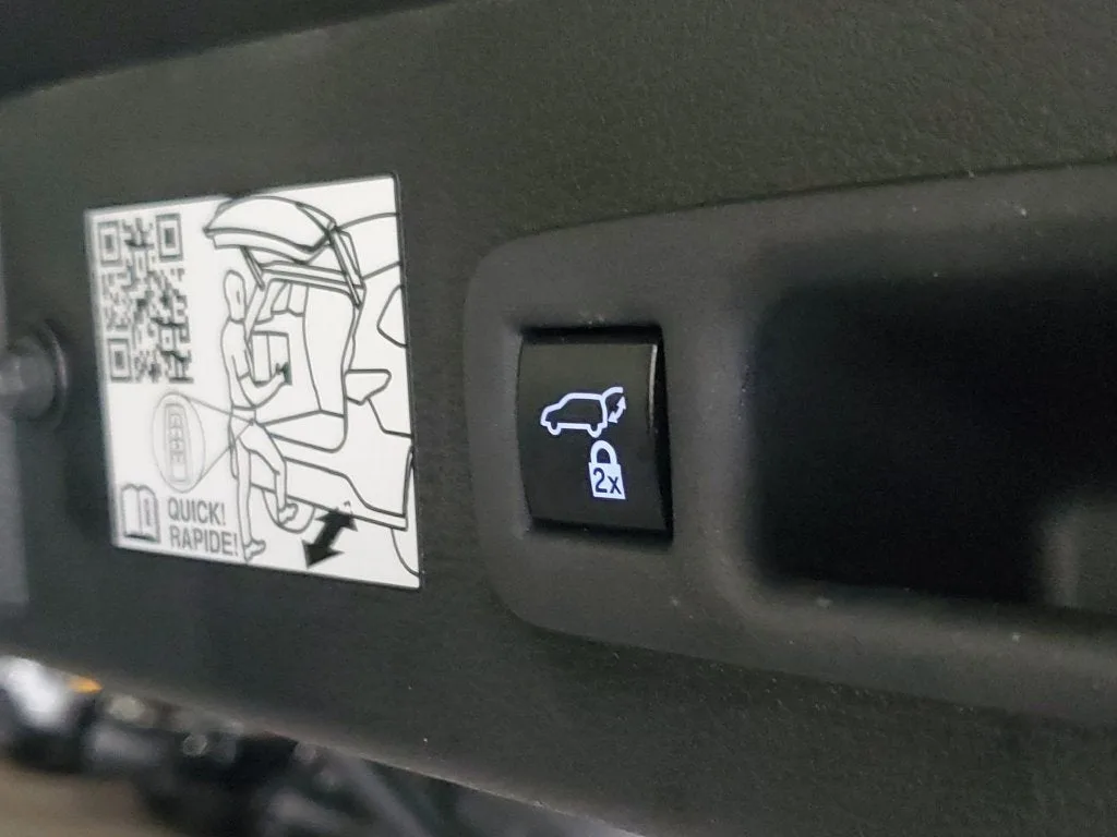 2021 Toyota Sienna XSE 7 Passenger photo 9