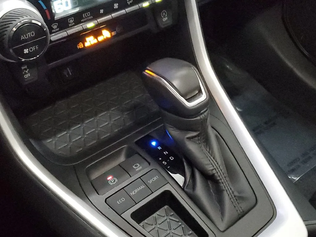 2024 Toyota RAV4 XLE Premium photo 30
