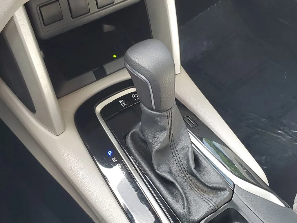 2024 Toyota Corolla Cross LE photo 30