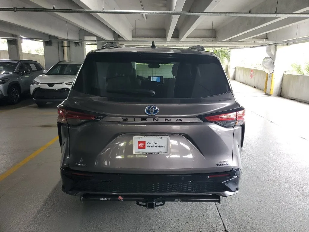 2021 Toyota Sienna XSE 7 Passenger photo 5