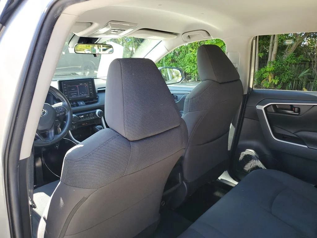 2021 Toyota RAV4 LE photo 13