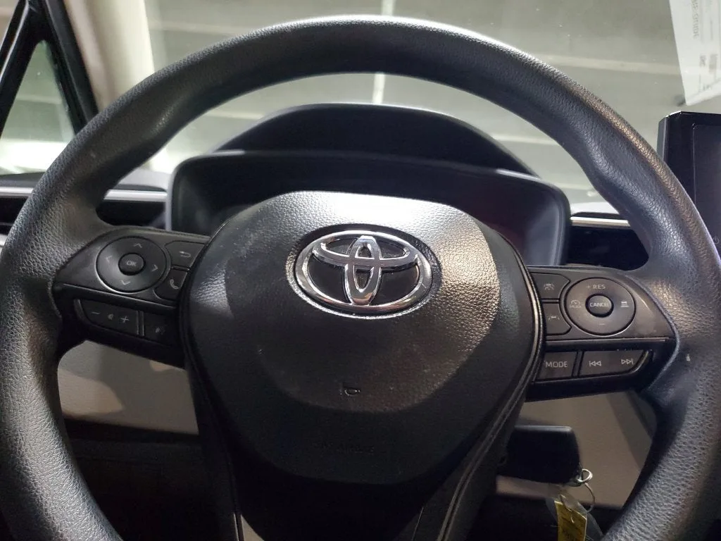 2025 Toyota Corolla LE photo 22