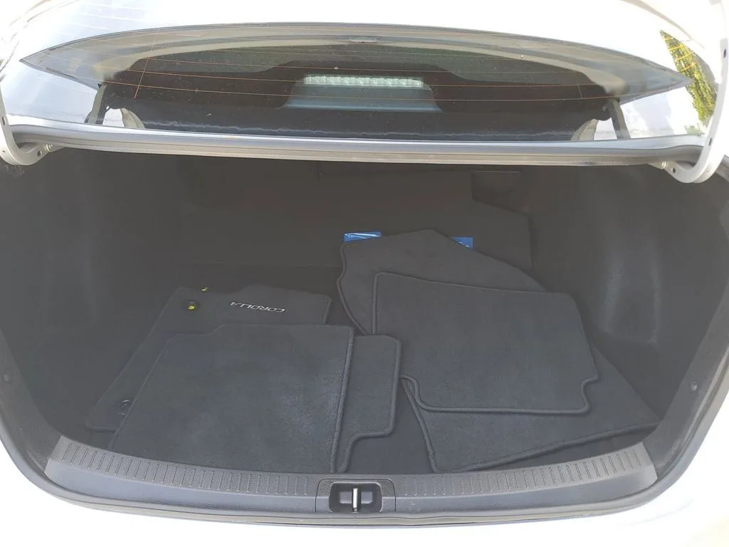 2024 Toyota Corolla LE photo 10