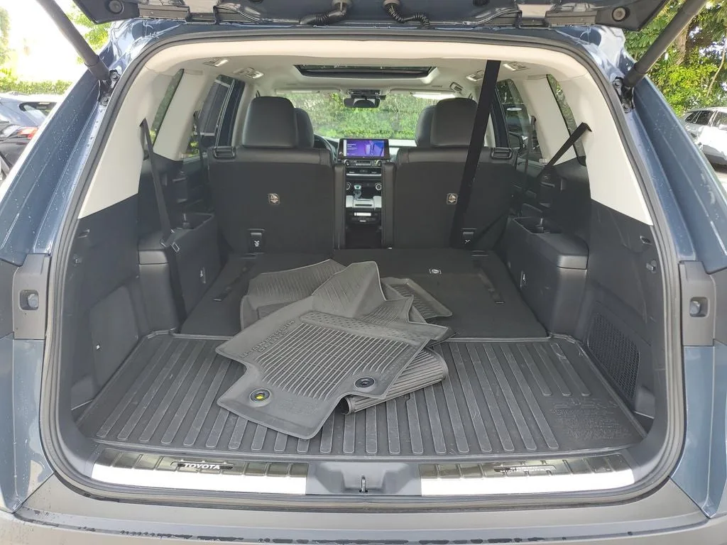 2025 Toyota Grand Highlander Limited photo 10
