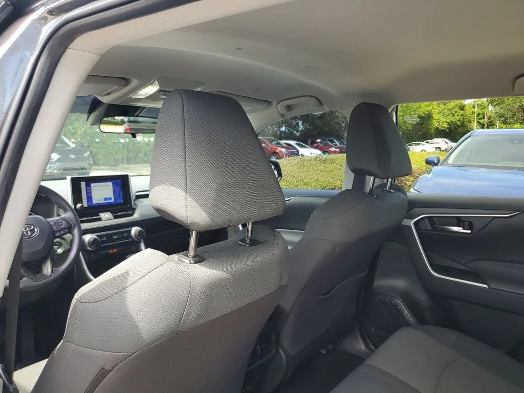 2024 Toyota RAV4 XLE photo 13