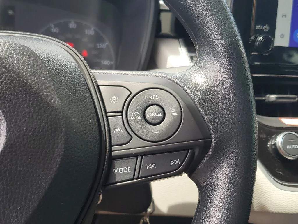 2025 Toyota Corolla LE photo 24