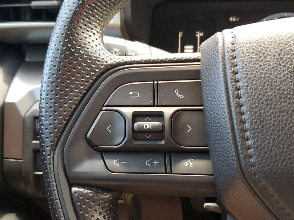 2025 Toyota Tacoma SR5 photo 23