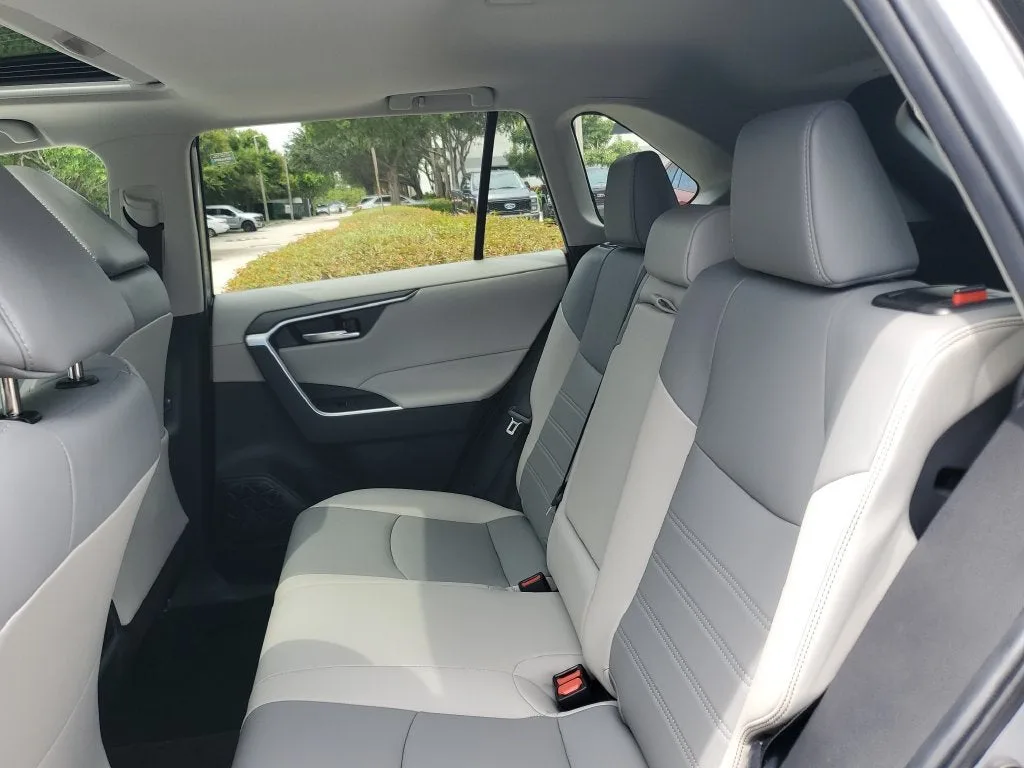 2023 Toyota RAV4 XLE Premium photo 13