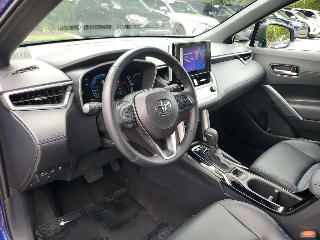 2023 Toyota Corolla Cross Hybrid XSE photo 23