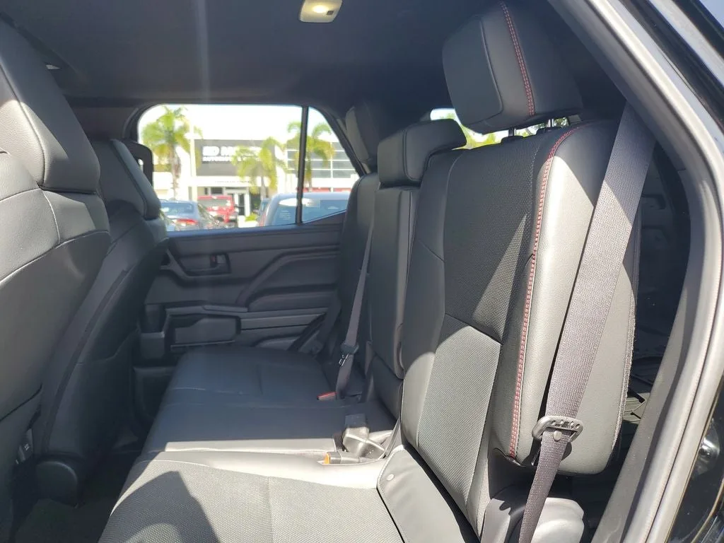 2025 Toyota 4Runner i-FORCE MAX Hybrid TRD Pro photo 12
