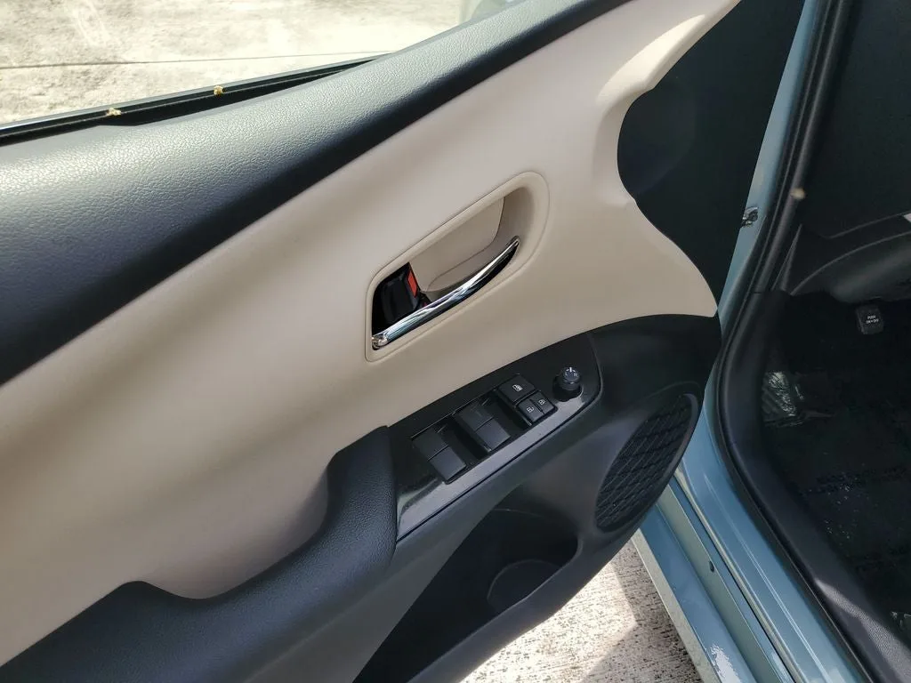2022 Toyota Prius XLE photo 18