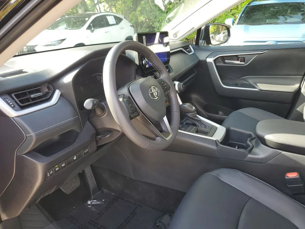 2025 Toyota RAV4 XLE Premium photo 22
