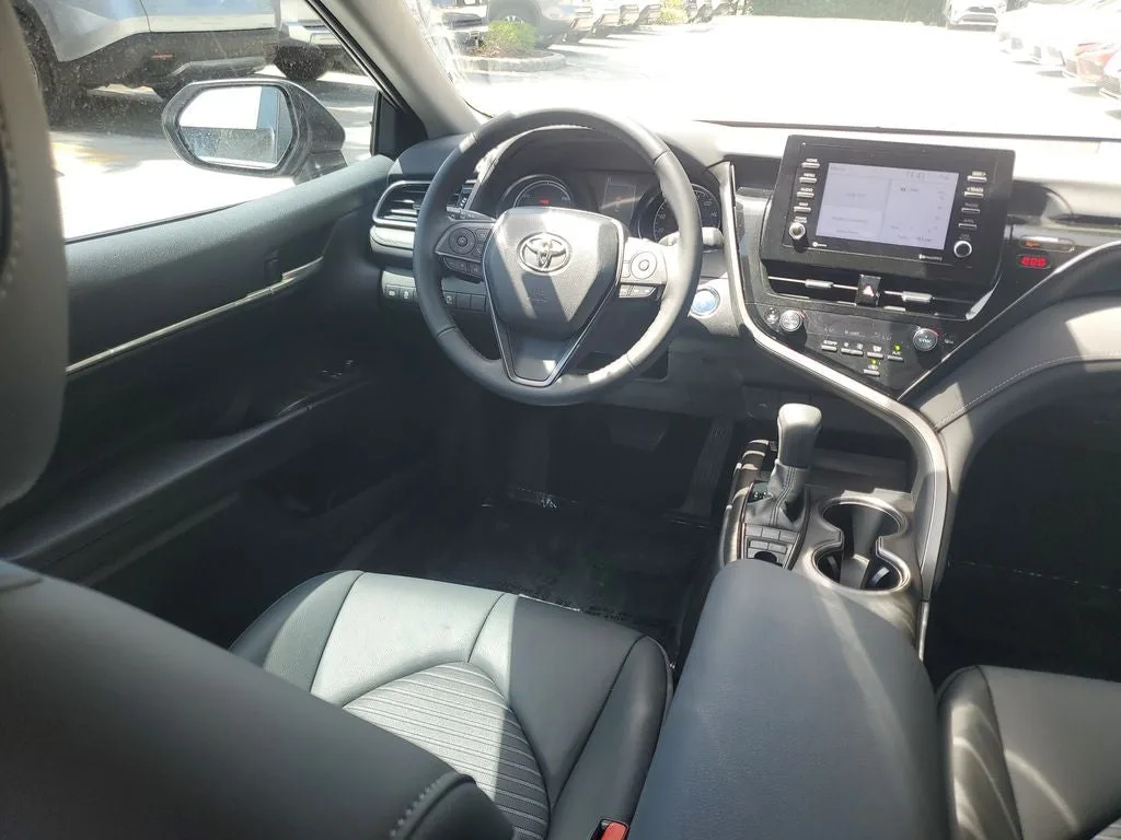 2024 Toyota Camry Hybrid SE photo 14