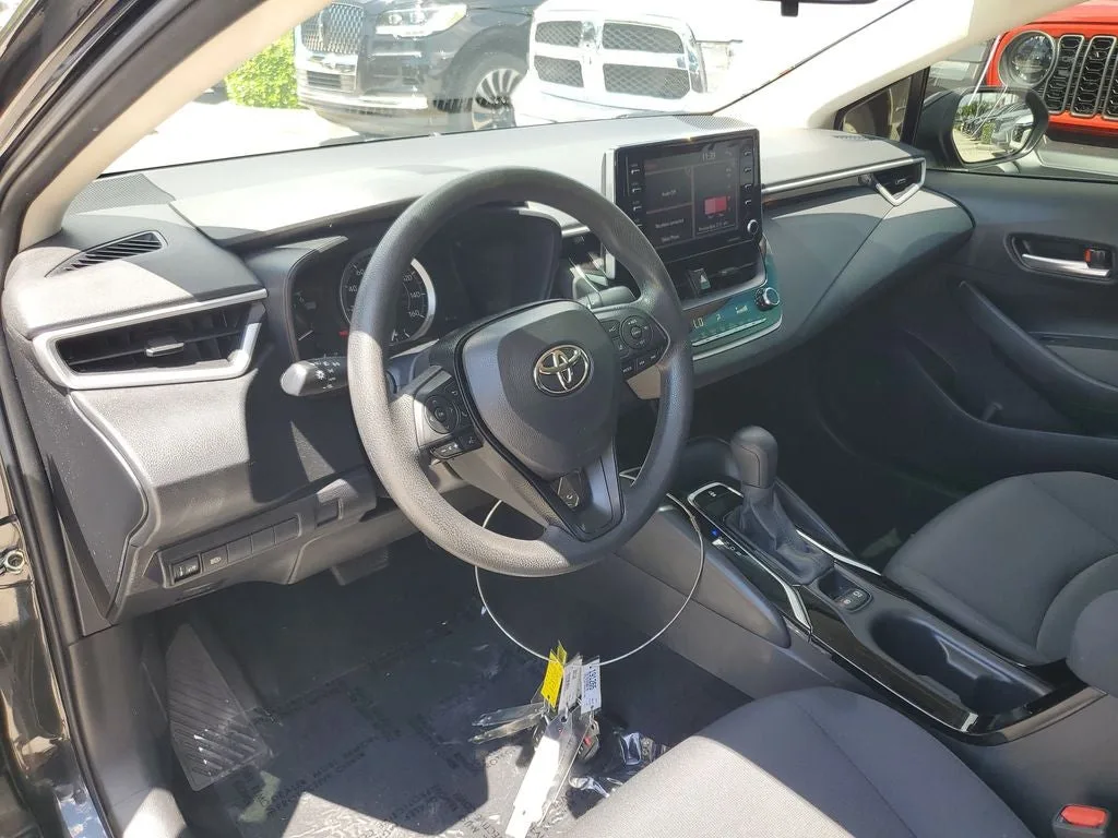 2021 Toyota Corolla LE photo 21